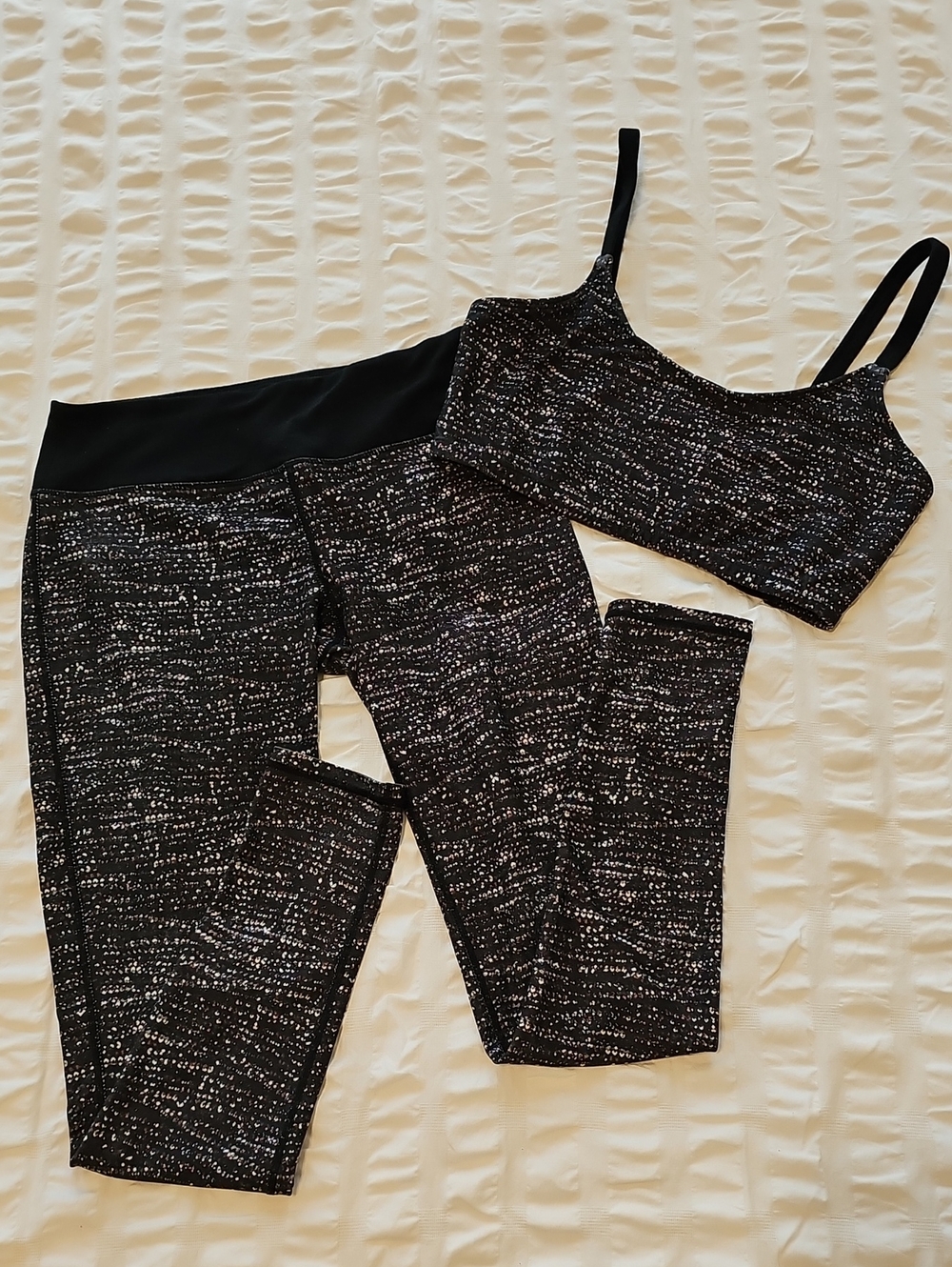 Full Tilt Black Multcolored Speckle Low Rise XS Leggings & S Sports Bra Set
